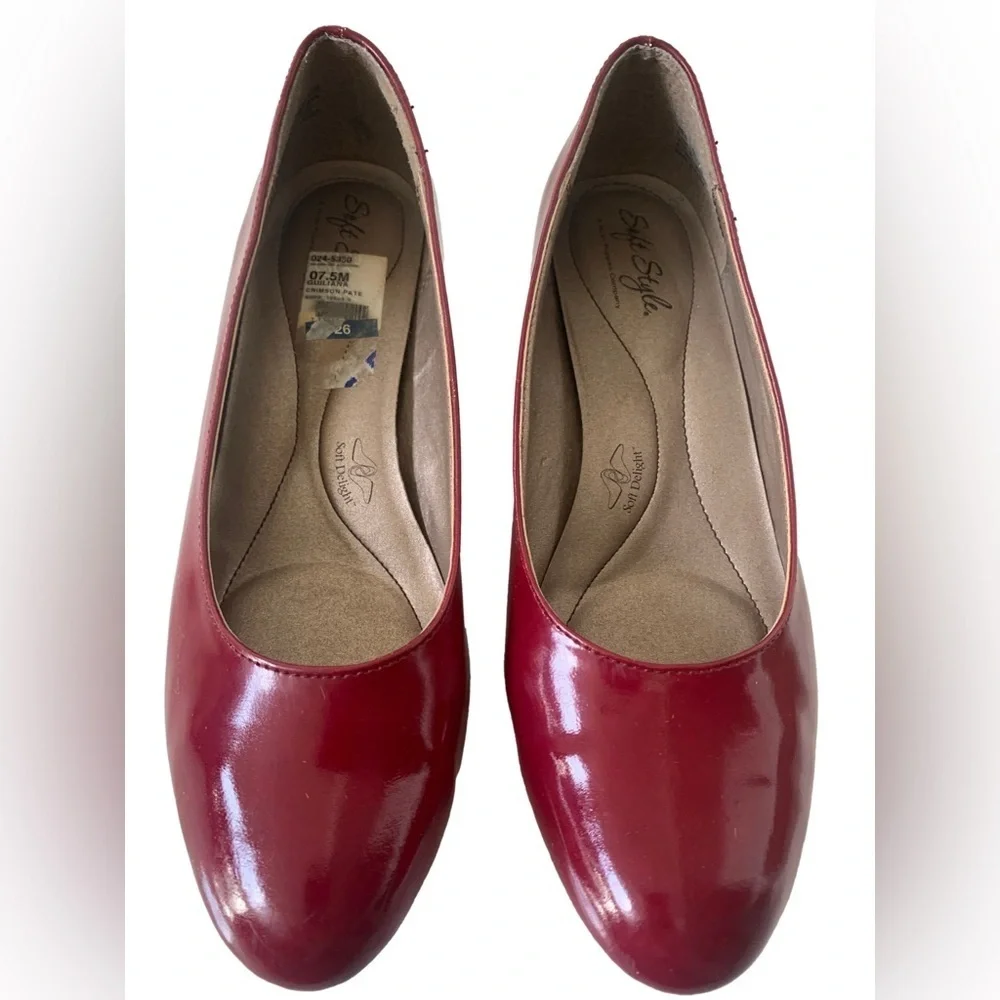 Soft Style Hush Puppies Company Red Heeled Shoes